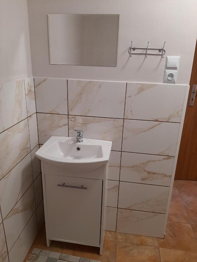 Der Kleine Bauernhof Keine Arbeiter Zadnych Pracownikow Apartment Lubiatow  ภายนอก รูปภาพ