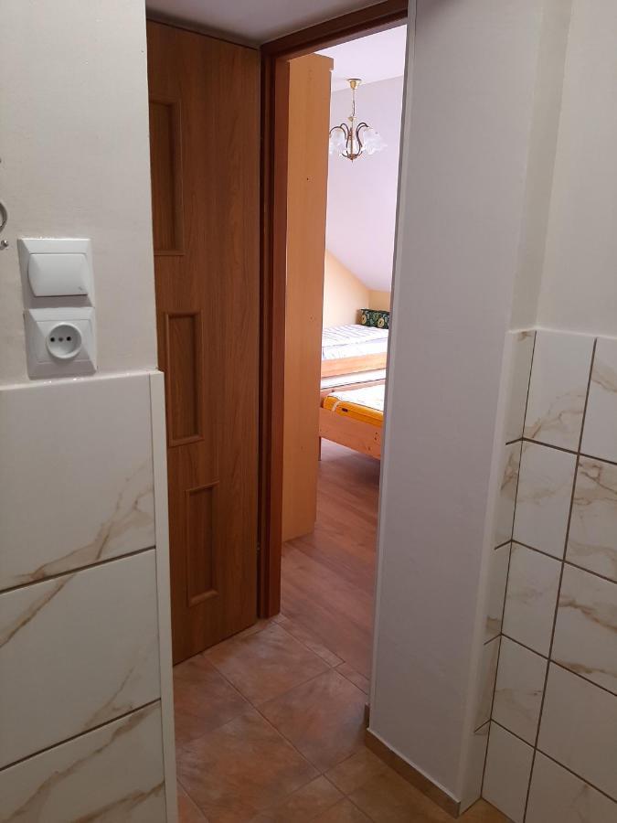 Der Kleine Bauernhof Keine Arbeiter Zadnych Pracownikow Apartment Lubiatow  ภายนอก รูปภาพ