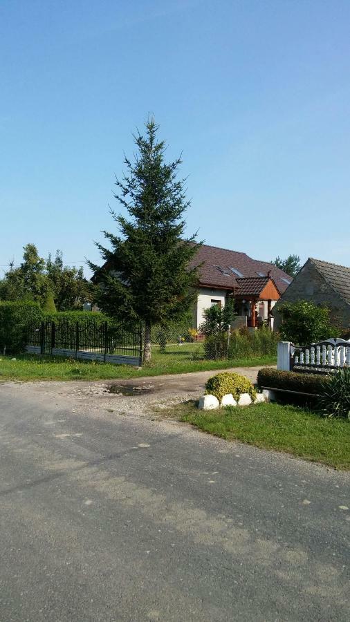 Der Kleine Bauernhof Keine Arbeiter Zadnych Pracownikow Apartment Lubiatow  ภายนอก รูปภาพ
